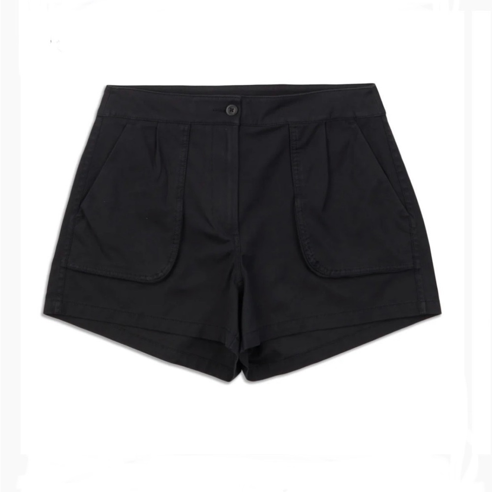 Lululemon, The Instant Short. Black, size 8.